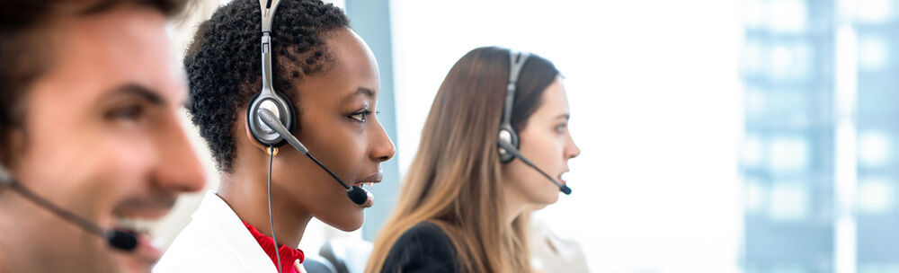 profissionais em vendas por telefone exercendo sua profissao